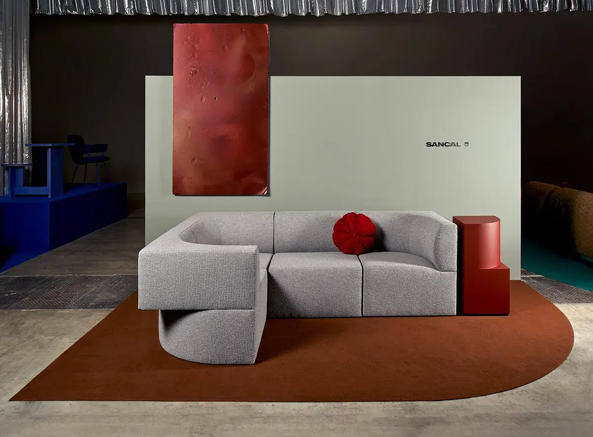 Curved Silhouette of Canto Chair