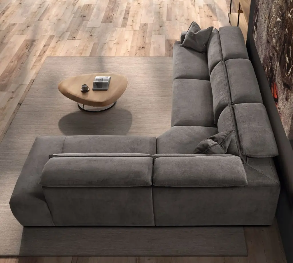 Metal Base Detail Canto Chair