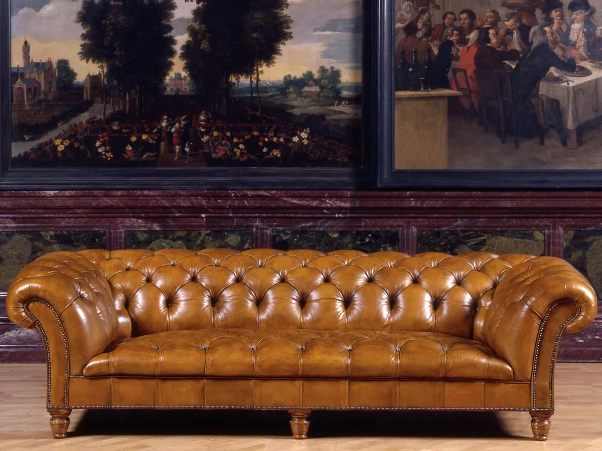 Classic Rolled Arms of Chesterfield Sofa