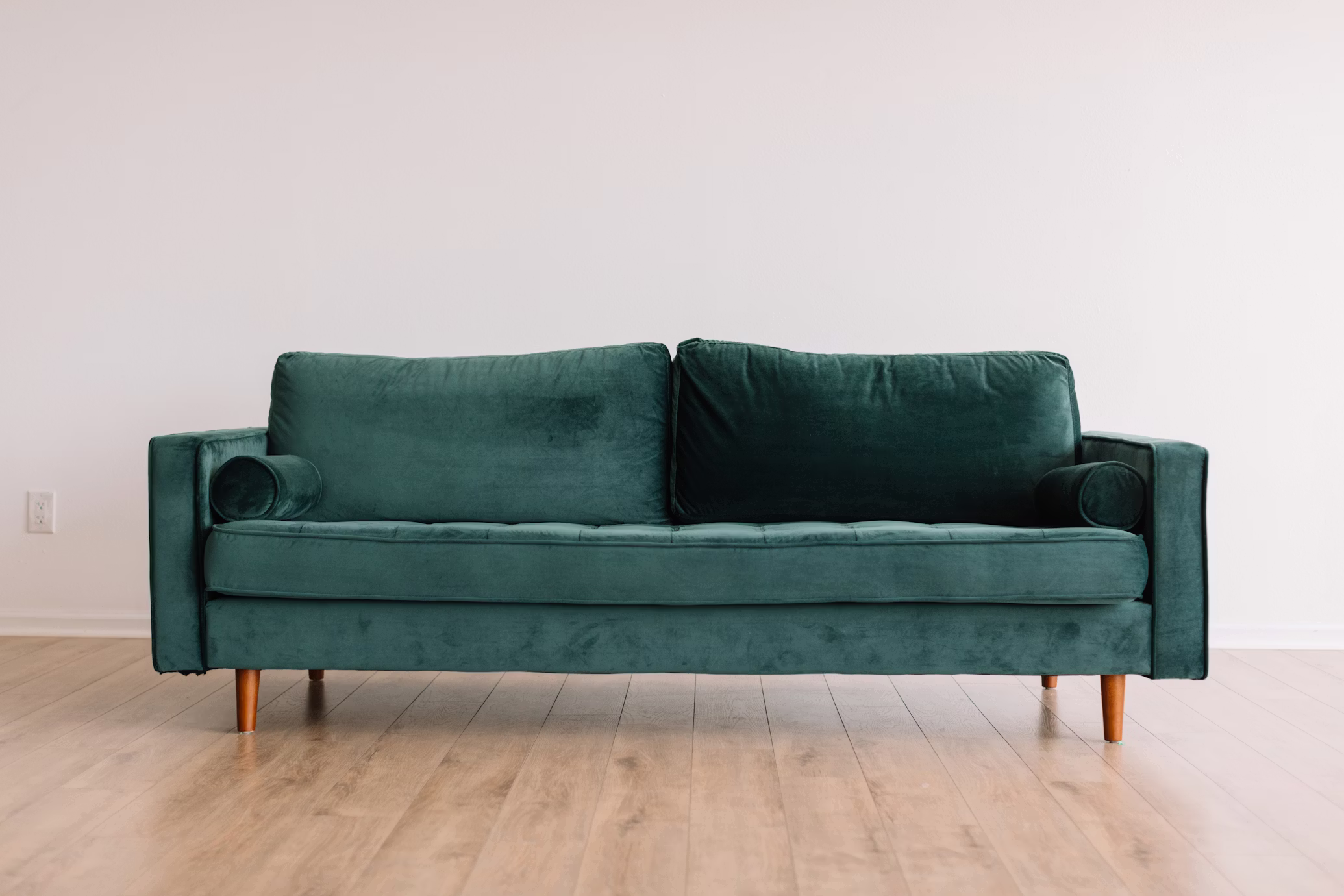 Chesterfield Classic Leather Sofa Umm Al Quwain.
