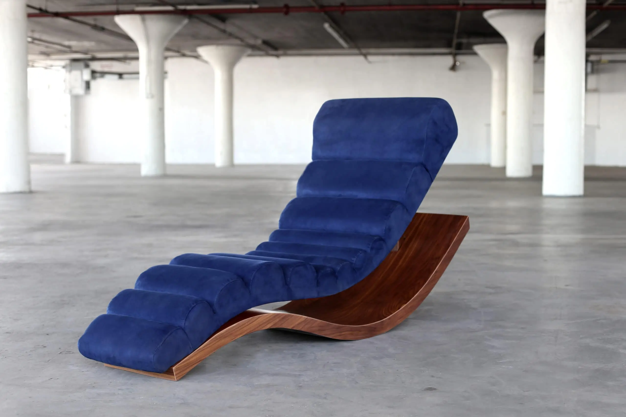 Wave Armchair Front View in Velvet